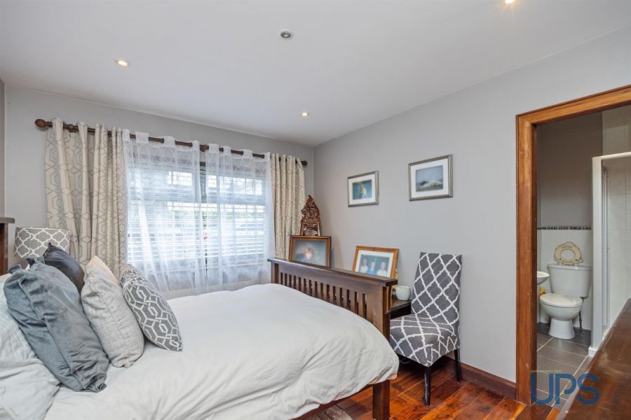 Large Detached House with Annex, 32 Derrymore Road Large Detached House with Annex, 32 Derrymore Road