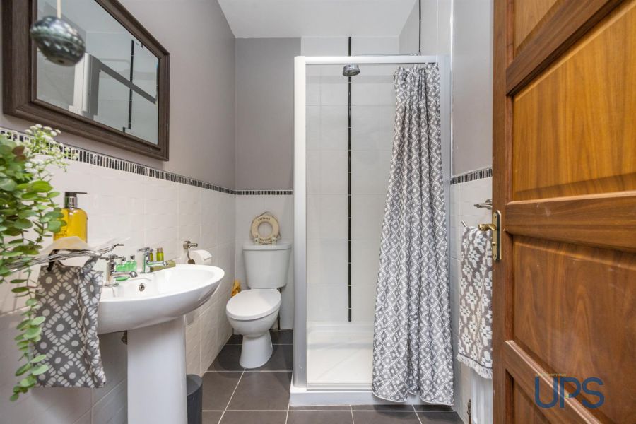 Large Detached House with Annex, 32 Derrymore Road Large Detached House with Annex, 32 Derrymore Road