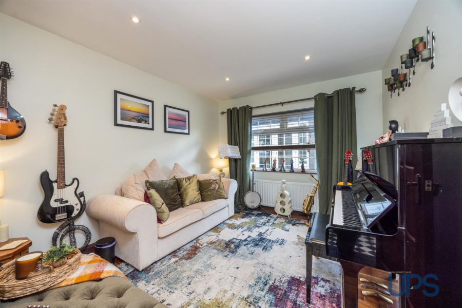 Large Detached House with Annex, 32 Derrymore Road Large Detached House with Annex, 32 Derrymore Road