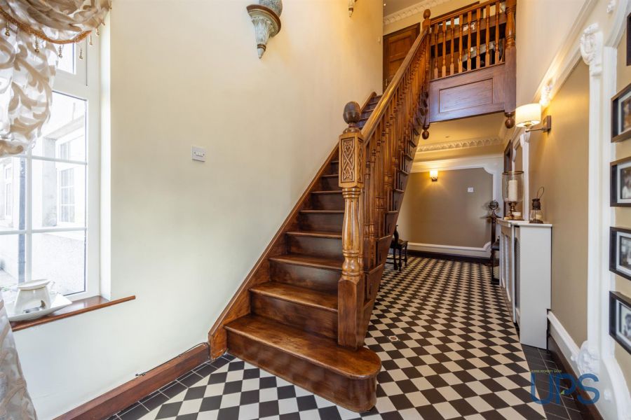 Large Detached House with Annex, 32 Derrymore Road Large Detached House with Annex, 32 Derrymore Road