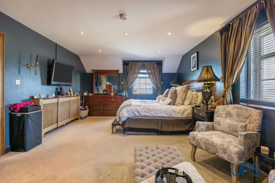 Large Detached House with Annex, 32 Derrymore Road Large Detached House with Annex, 32 Derrymore Road