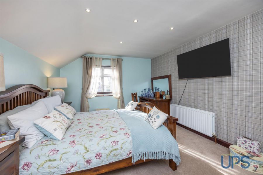 Large Detached House with Annex, 32 Derrymore Road Large Detached House with Annex, 32 Derrymore Road
