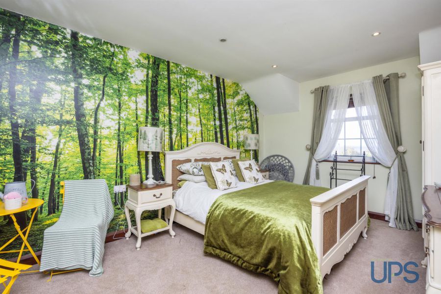 Large Detached House with Annex, 32 Derrymore Road Large Detached House with Annex, 32 Derrymore Road