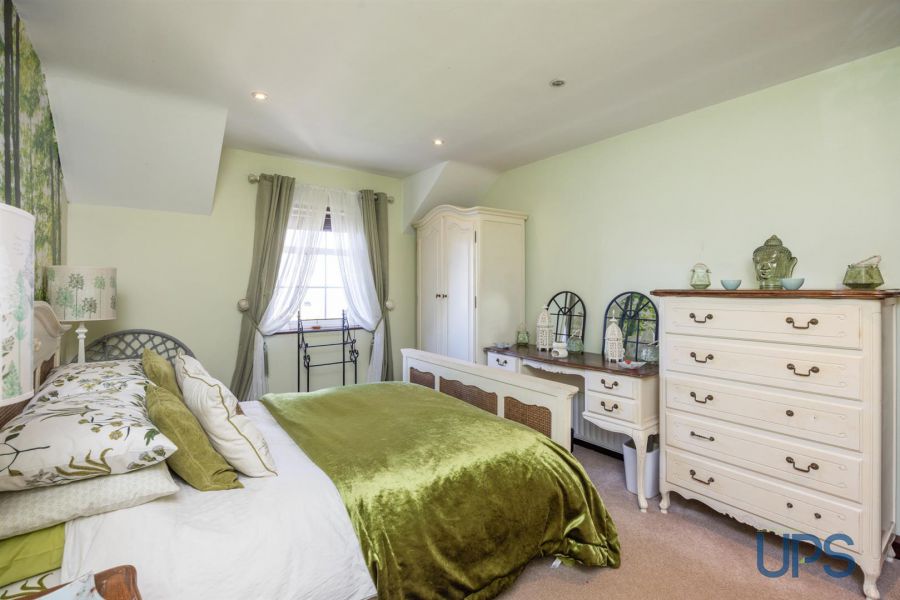 Large Detached House with Annex, 32 Derrymore Road Large Detached House with Annex, 32 Derrymore Road