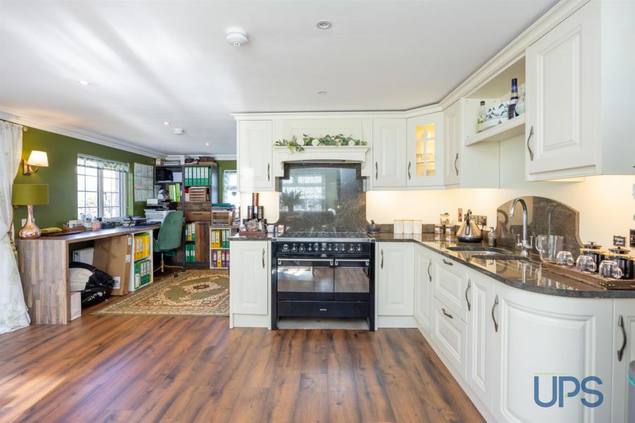 Large Detached House with Annex, 32 Derrymore Road Large Detached House with Annex, 32 Derrymore Road
