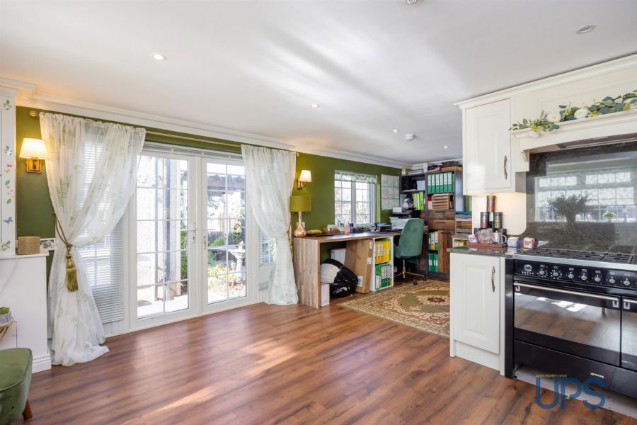 Large Detached House with Annex, 32 Derrymore Road Large Detached House with Annex, 32 Derrymore Road