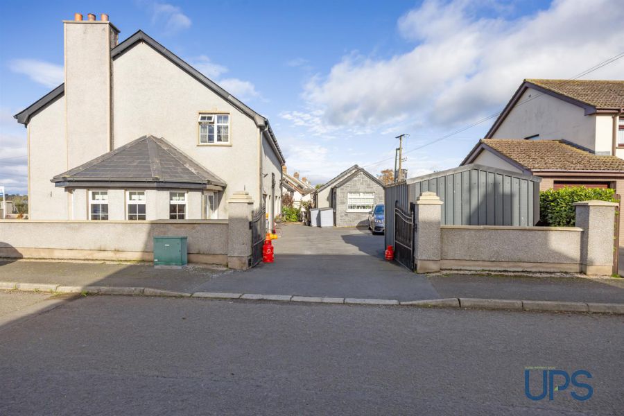 Large Detached House with Annex, 32 Derrymore Road Large Detached House with Annex, 32 Derrymore Road