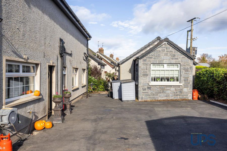 Large Detached House with Annex, 32 Derrymore Road Large Detached House with Annex, 32 Derrymore Road