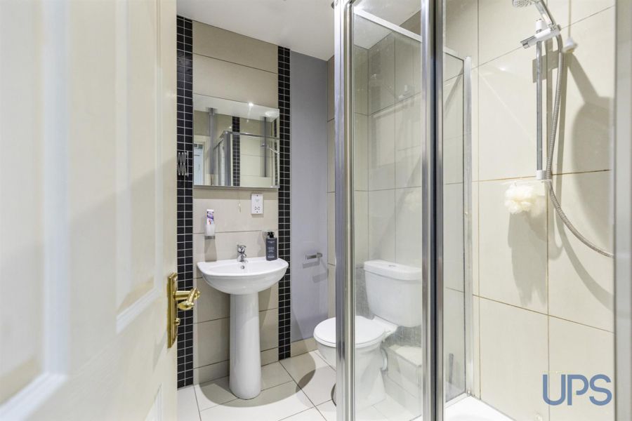 Apartment 4, 32 St. Annes Road