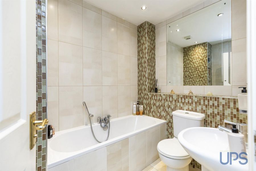 Apartment 4, 32 St. Annes Road