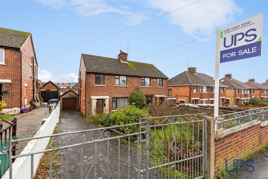 25 Riverdale Park North