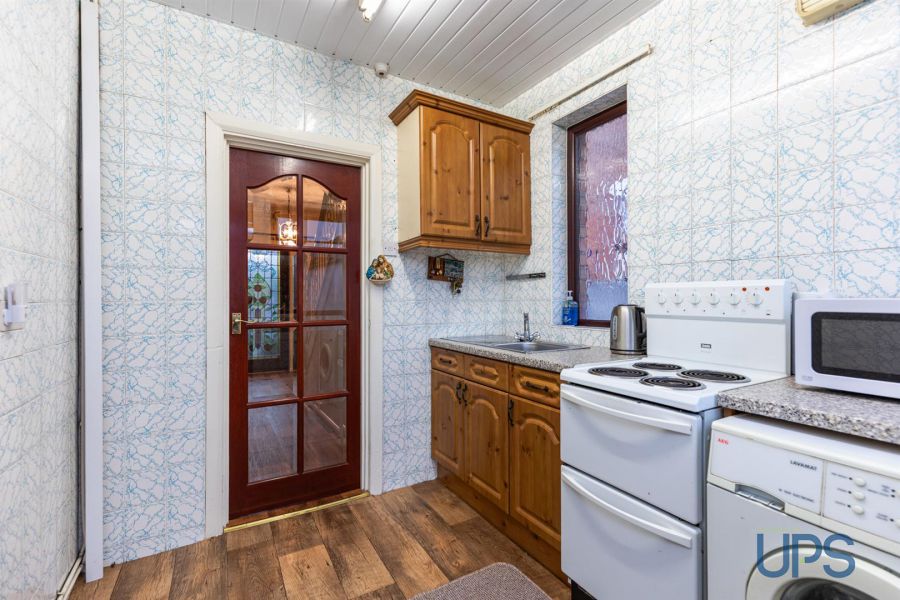 25 Riverdale Park North