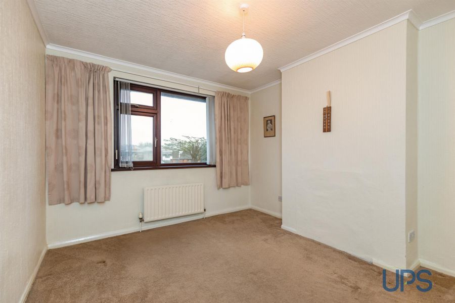 25 Riverdale Park North