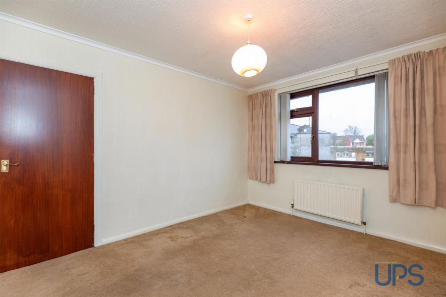 25 Riverdale Park North