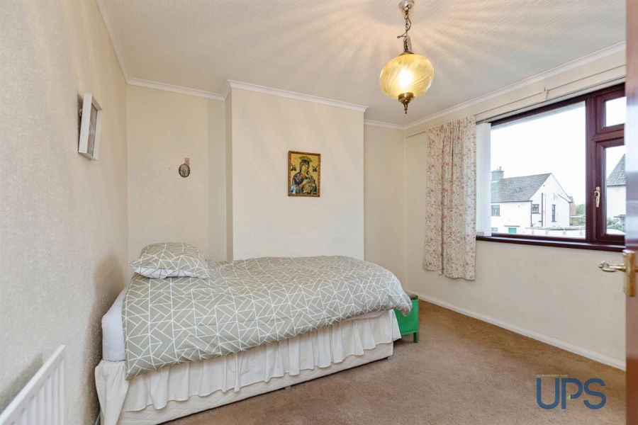 25 Riverdale Park North