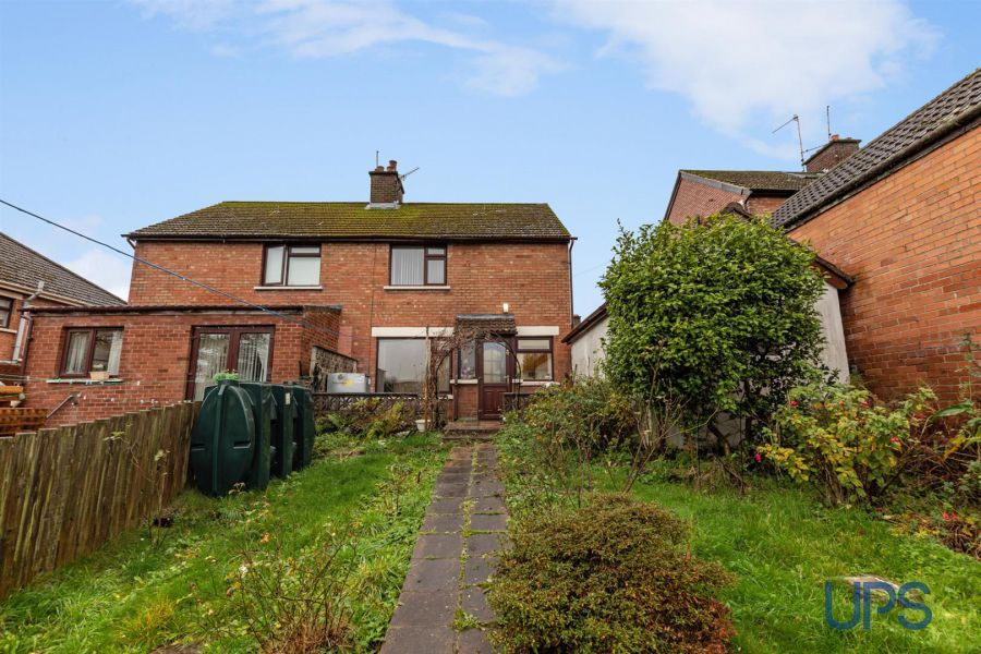 25 Riverdale Park North