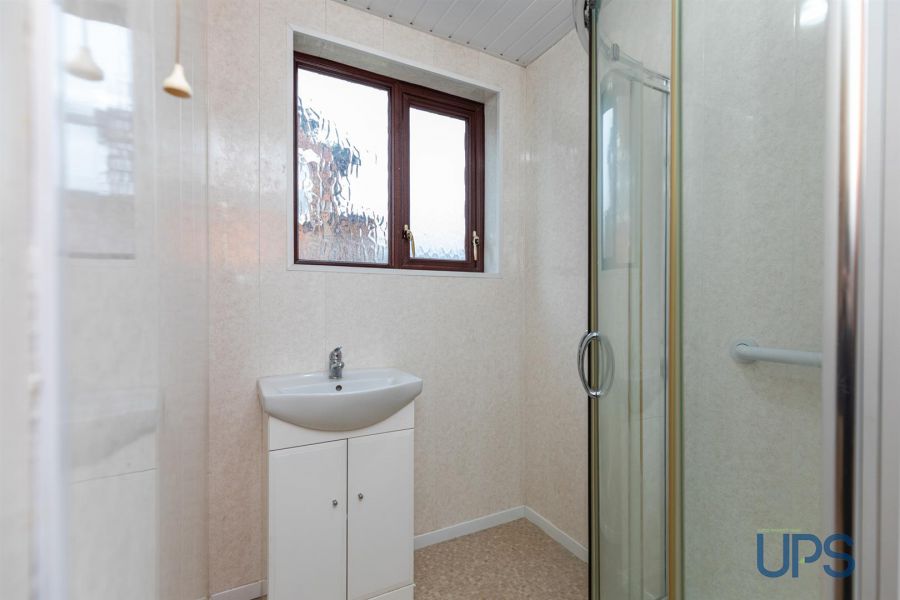 25 Riverdale Park North