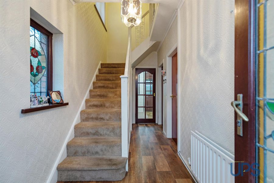 25 Riverdale Park North