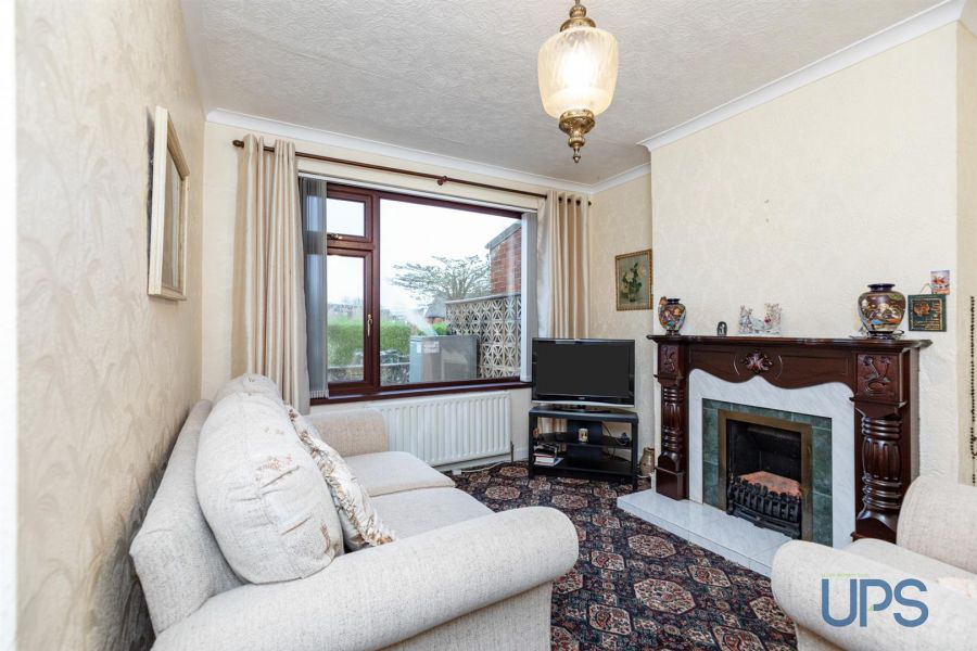 25 Riverdale Park North