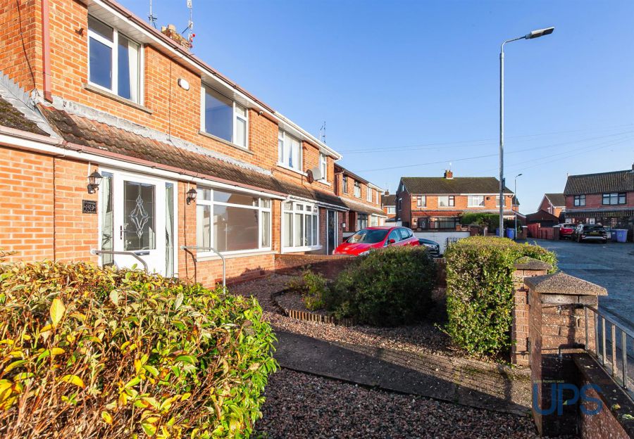 89 Stewartstown Park