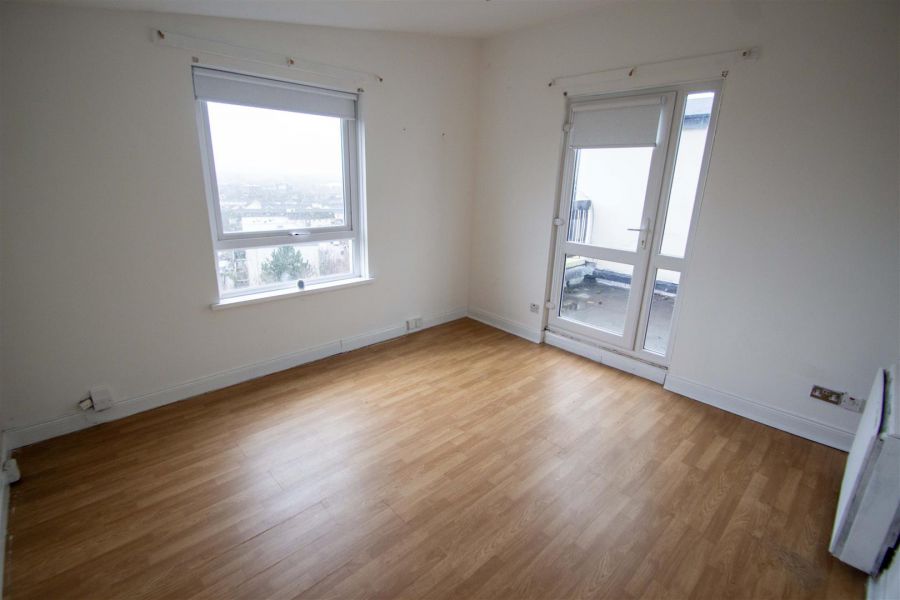 Apt, 8C Carrigart Avenue