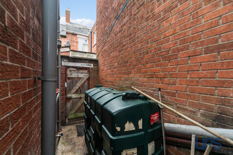 49 Fallswater Street