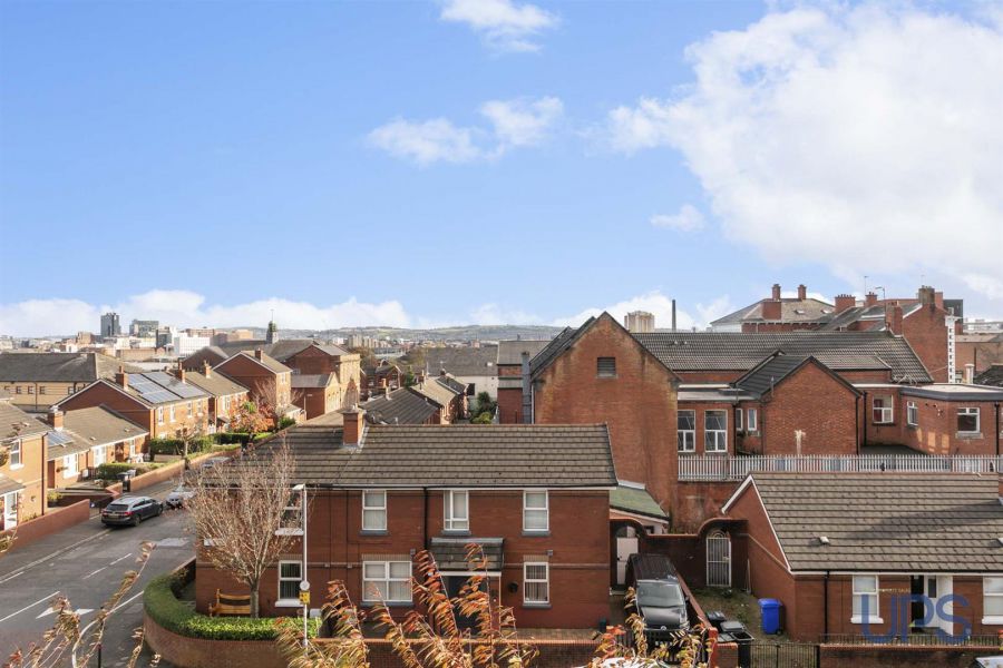 Apt 31 The Ross Building