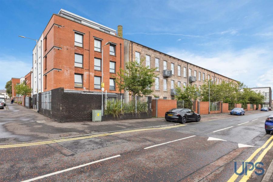 Apt 31 The Ross Building