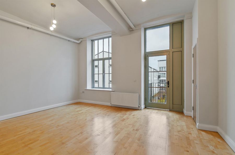 Apt 31 The Ross Building