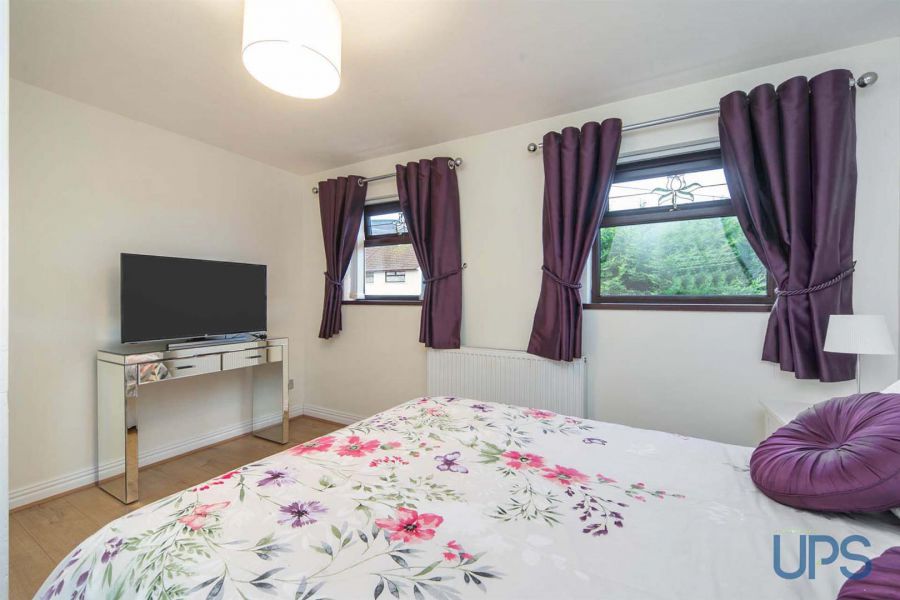 53 Divismore Crescent