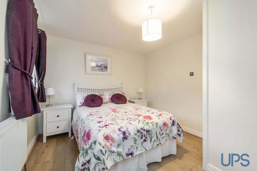 53 Divismore Crescent