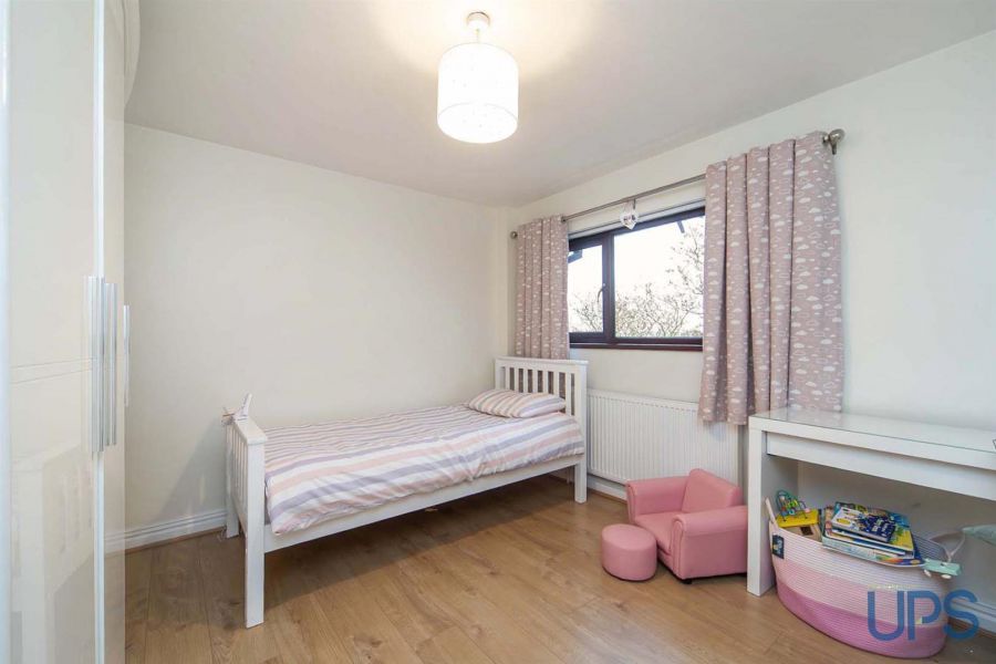 53 Divismore Crescent