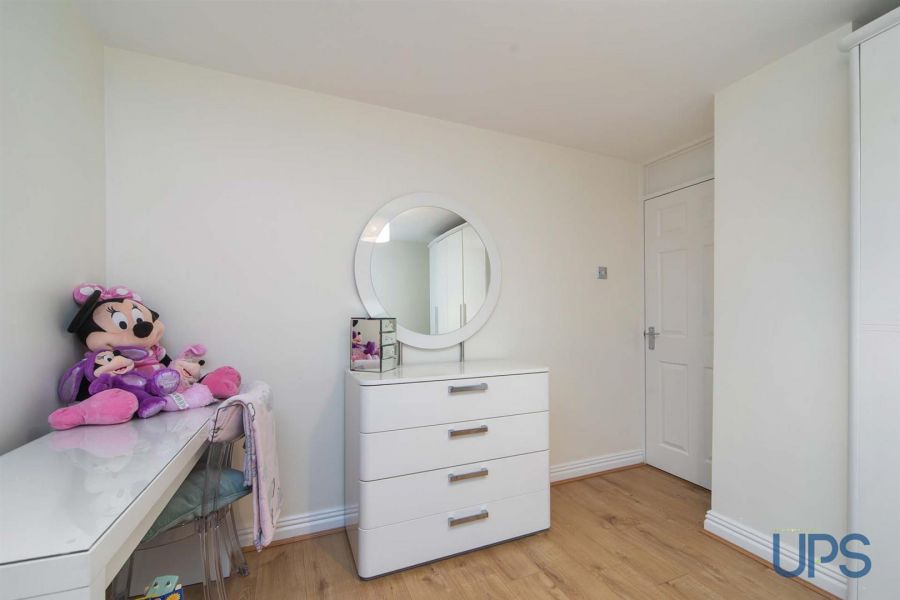 53 Divismore Crescent