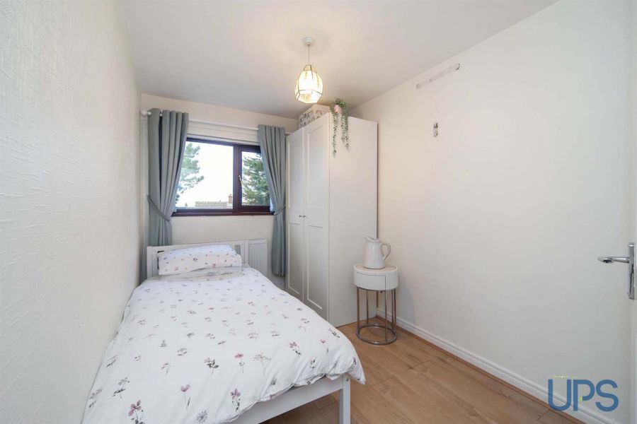 53 Divismore Crescent