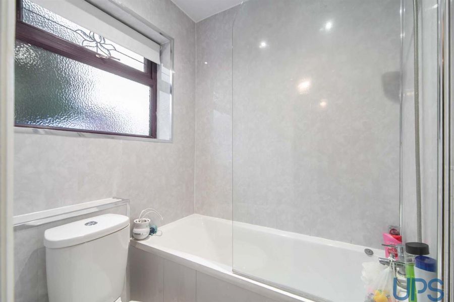 53 Divismore Crescent