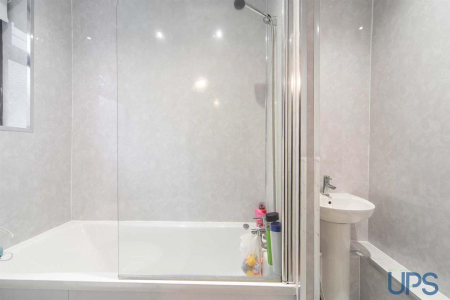 53 Divismore Crescent