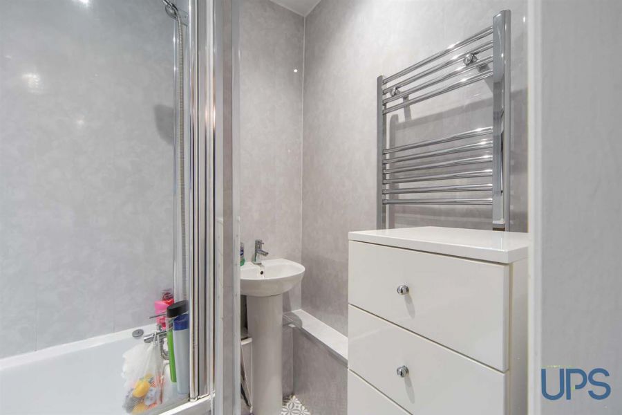 53 Divismore Crescent