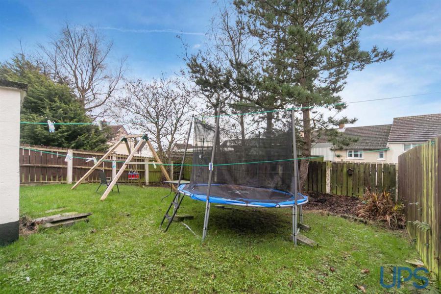 53 Divismore Crescent