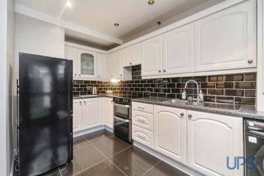 53 Divismore Crescent