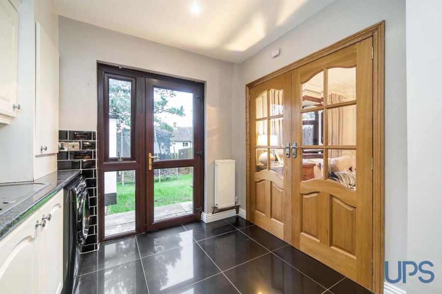 53 Divismore Crescent