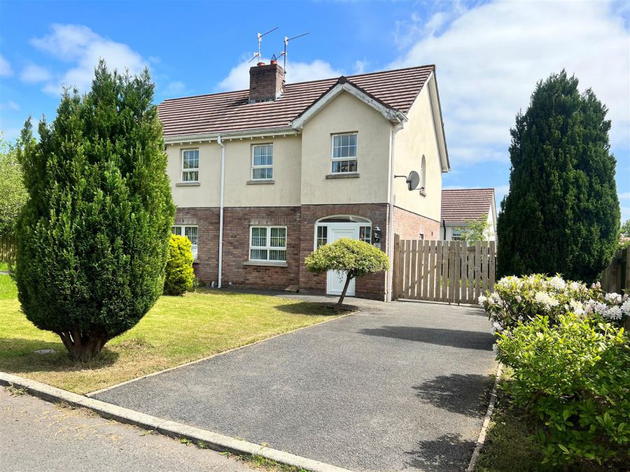 50 Mount Eagles Crescent