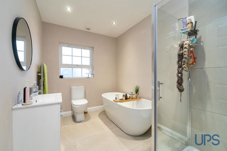 50 Mount Eagles Crescent