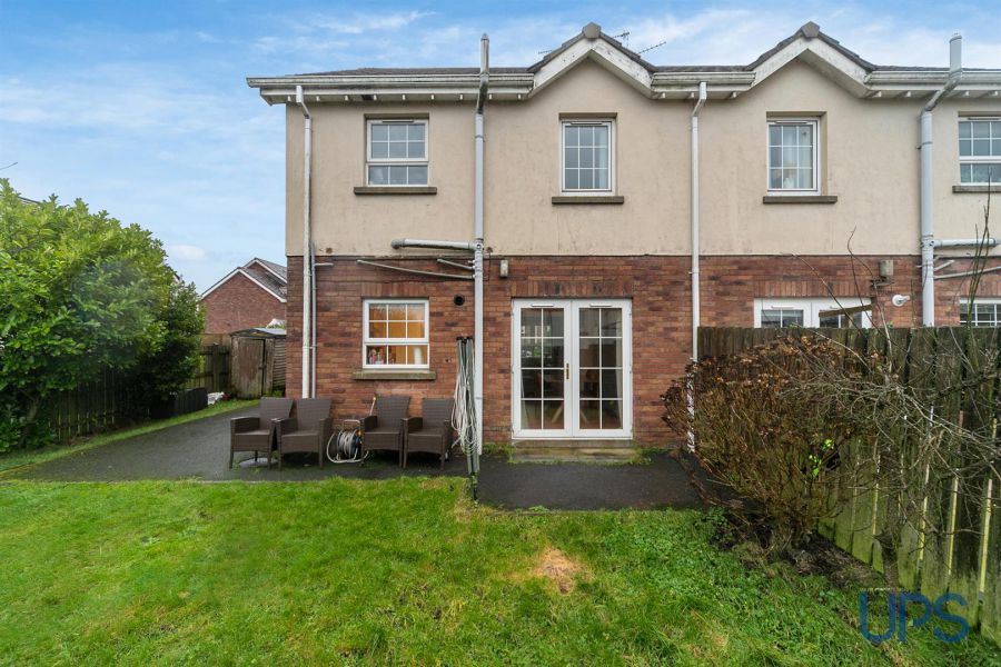 50 Mount Eagles Crescent