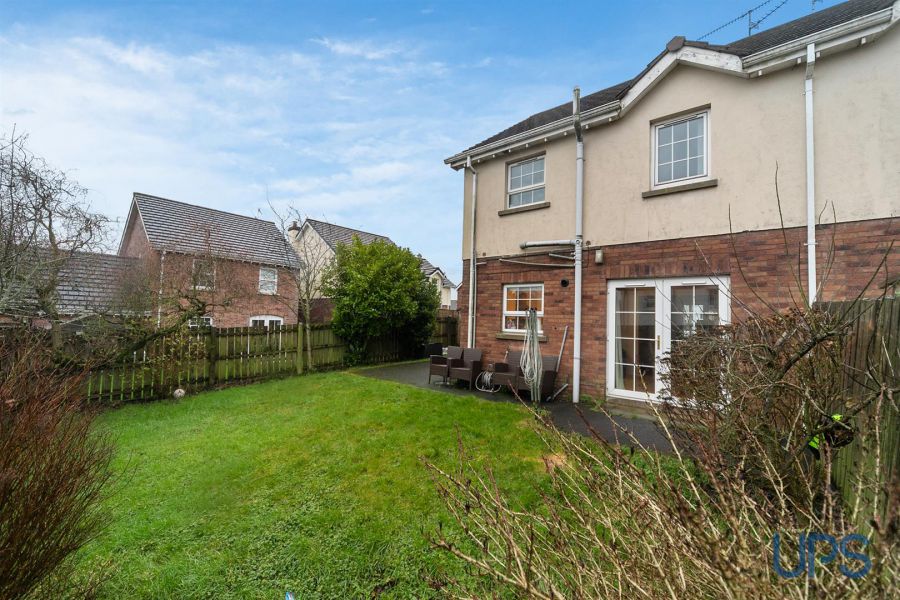 50 Mount Eagles Crescent