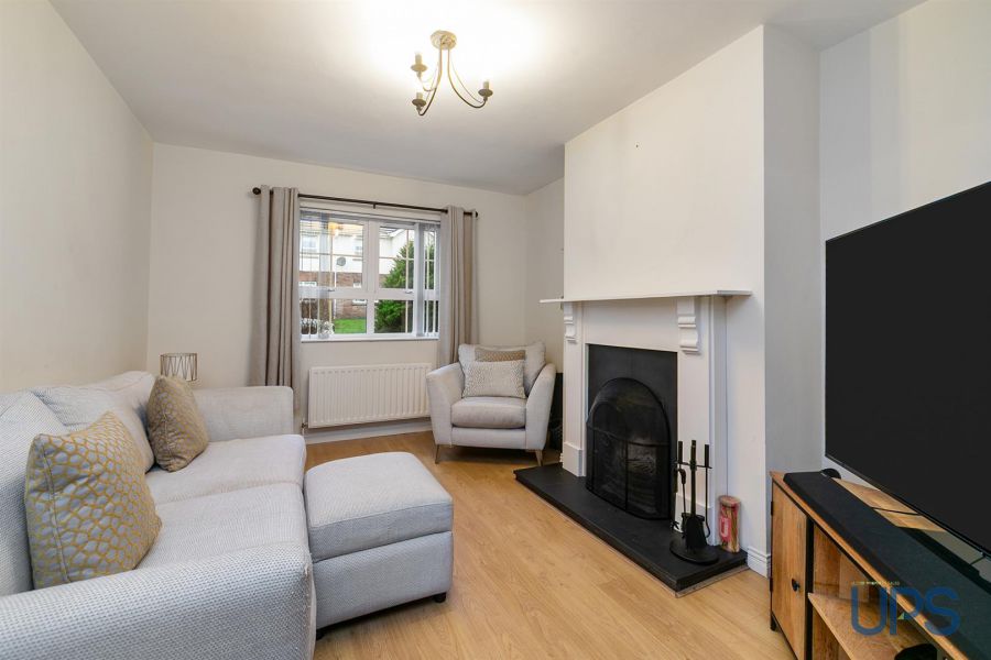 50 Mount Eagles Crescent