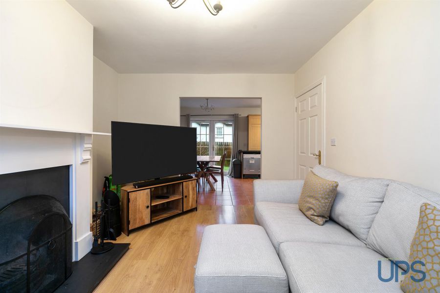 50 Mount Eagles Crescent