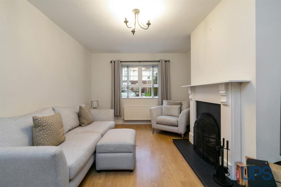 50 Mount Eagles Crescent