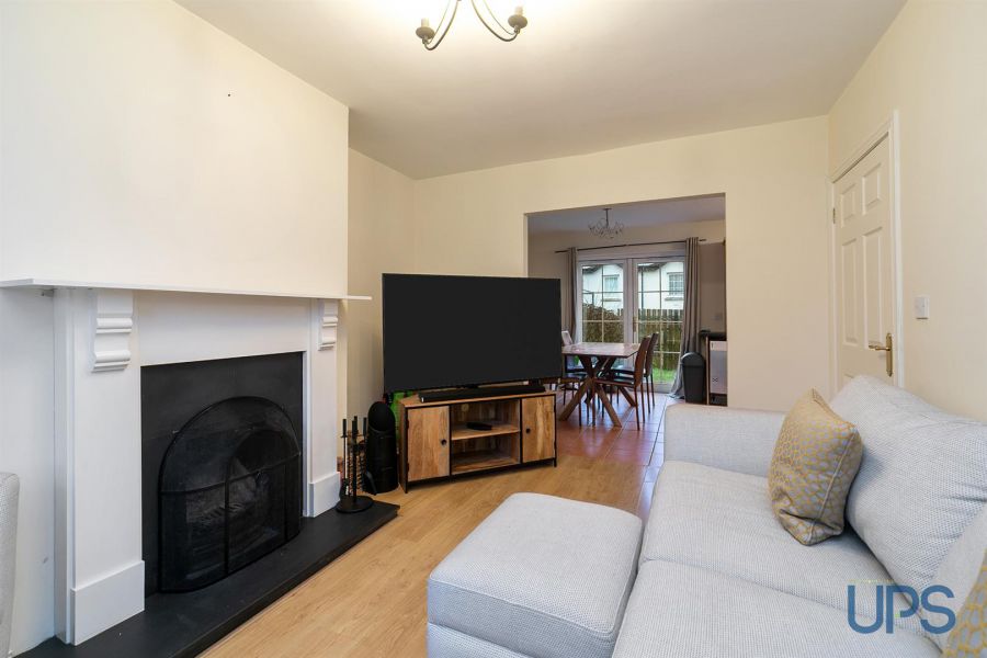 50 Mount Eagles Crescent