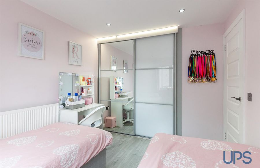 56 Thornhill Crescent