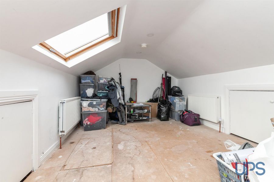 56 Thornhill Crescent